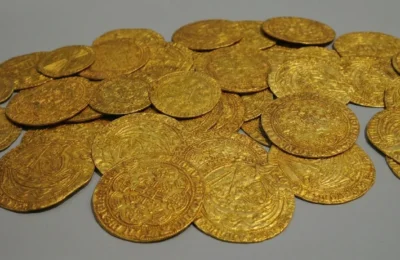 Surpriza uriasa pentru un instalator. A gasit o comoara de 2.3 milioane de euro sub podea