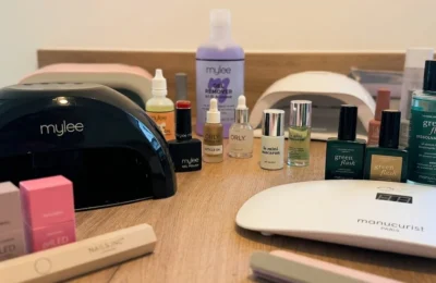 Substanța periculoasă interzisă în ojele de la salon. Ce alternative sigure ai acasă
