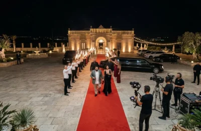 Roxana Dobre a eclipsat totul la o nunta de argint. Nimeni nu se astepta la asa aparitie