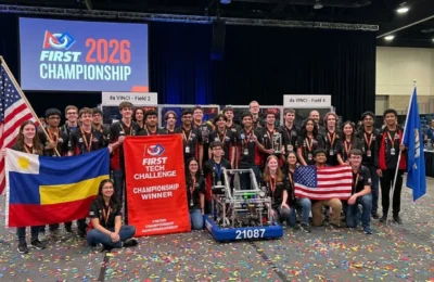 Romania a uimit America. Patru echipe de elevi au monopolizat podiumul mondial la robotică