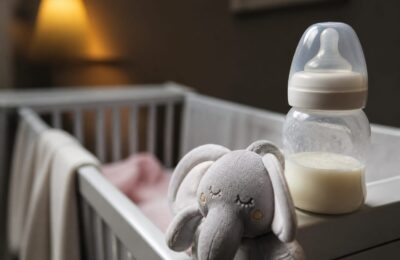 Franța introduce din 1 iulie 2026 un concediu suplimentar de naștere de până la două luni pentru fiecare părinte