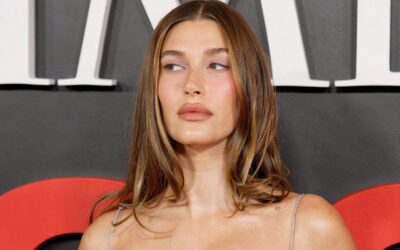 Metoda în doi pași arătată de Hailey Bieber pentru un aspect mai odihnit al zonei de sub ochi