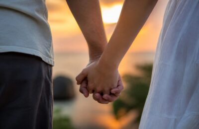 Patru vedete din România trăiesc relații cu bărbați mai tineri cu 13 până la 20 de ani