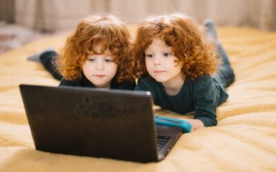 Telefonul, tableta și televizorul pot lua din somnul, atenția și imaginația copilului