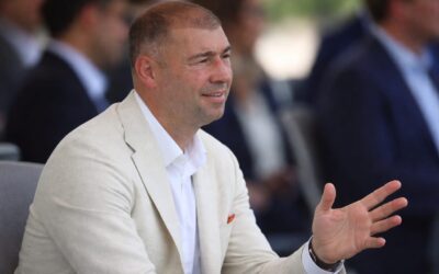 Campionul Lucian Bute donează Muzeului Național de Istorie obiecte cheie din cariera sa