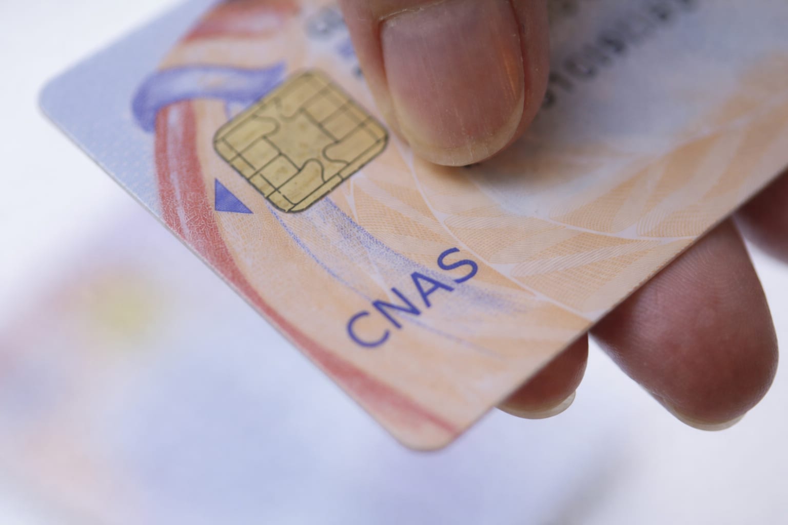 Cartea electronică de identitate va înlocui treptat cardul de sănătate