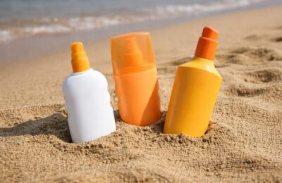 Un dermatolog explică de ce hainele și umbra sunt mai importante decât crema cu SPF