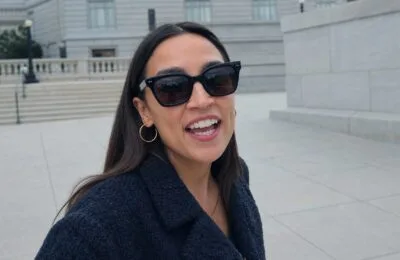 Alexandria Ocasio-Cortez spune că procedura merge bine și deschide discuția despre fertilitate
