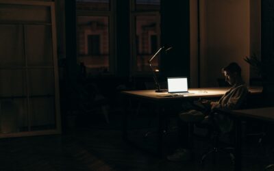 Studiul care leagă joburile compatibile cu munca la distanță de izolare îi vizează mai ales pe cei care locuiesc singuri
