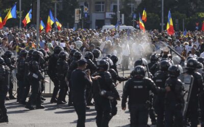 Zece persoane, vizate de măsuri preventive după violențele de la protestul oierilor din Piața Victoriei
