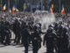 Zece persoane, vizate de măsuri preventive după violențele de la protestul oierilor din Piața Victoriei