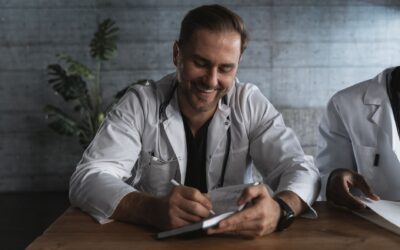 Terapia prin râs poate ajuta pacienții cu BPOC. Ce arată studiul și de ce nu înlocuiește tratamentul
