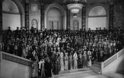 Ultimul bal imperial al Rusiei țariste s-a ținut în două etape, cu haine de boieri și bijuterii Cartier