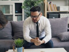 De ce nemulțumirea revine în aproape orice conversație și când plângerile devin un tipar